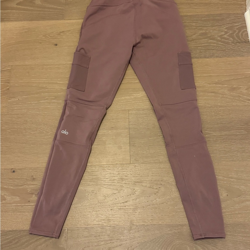 ALO high waisted cargo leggings, rosewood - Picture 2 of 7